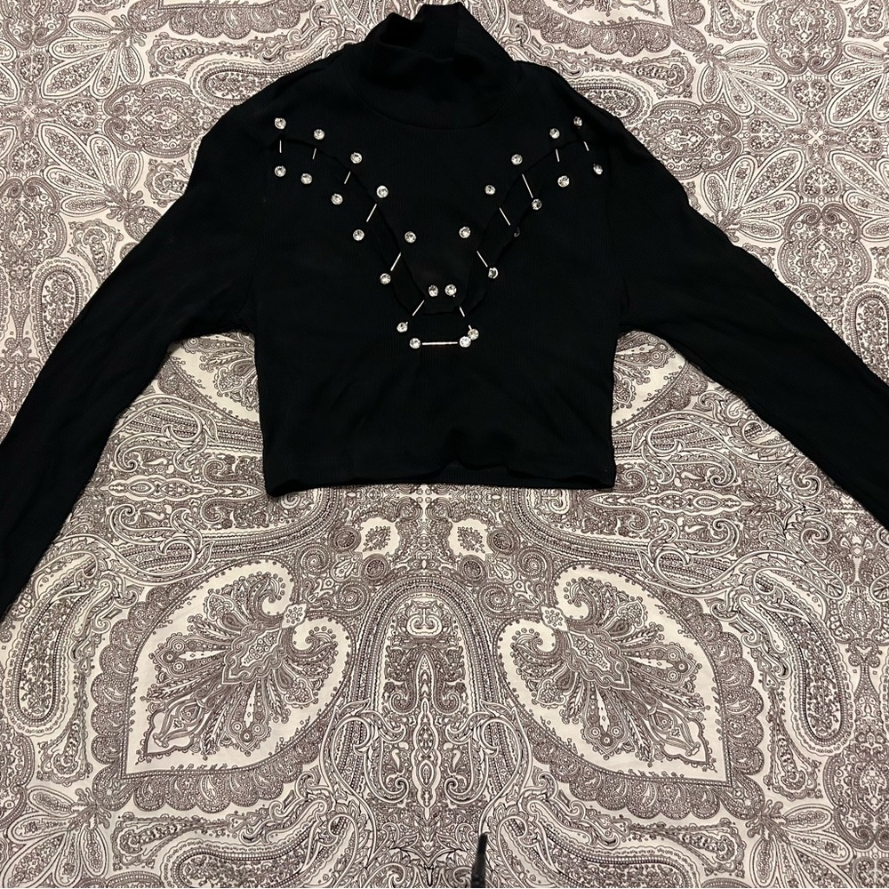 Akira long sleeve crop top 💥 punk 💥 burning man 💥 rhinestone 💥 safety pins M